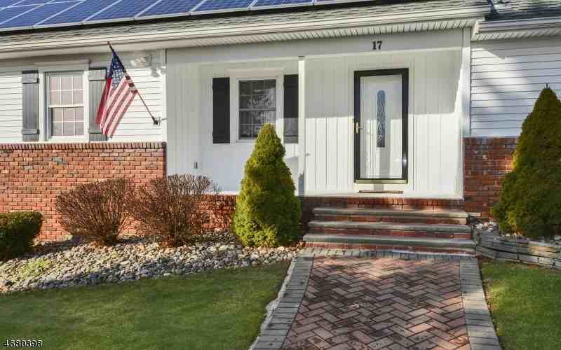 25-1 Melrose Dr - Photo 3 of 25