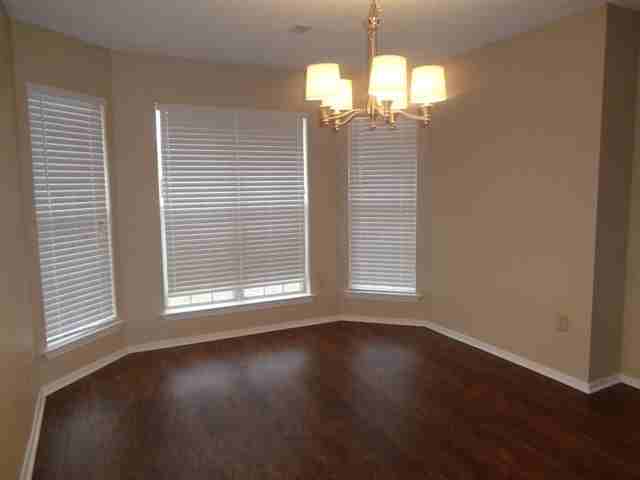 7200 Dunbarton Dr - Photo 3 of 12