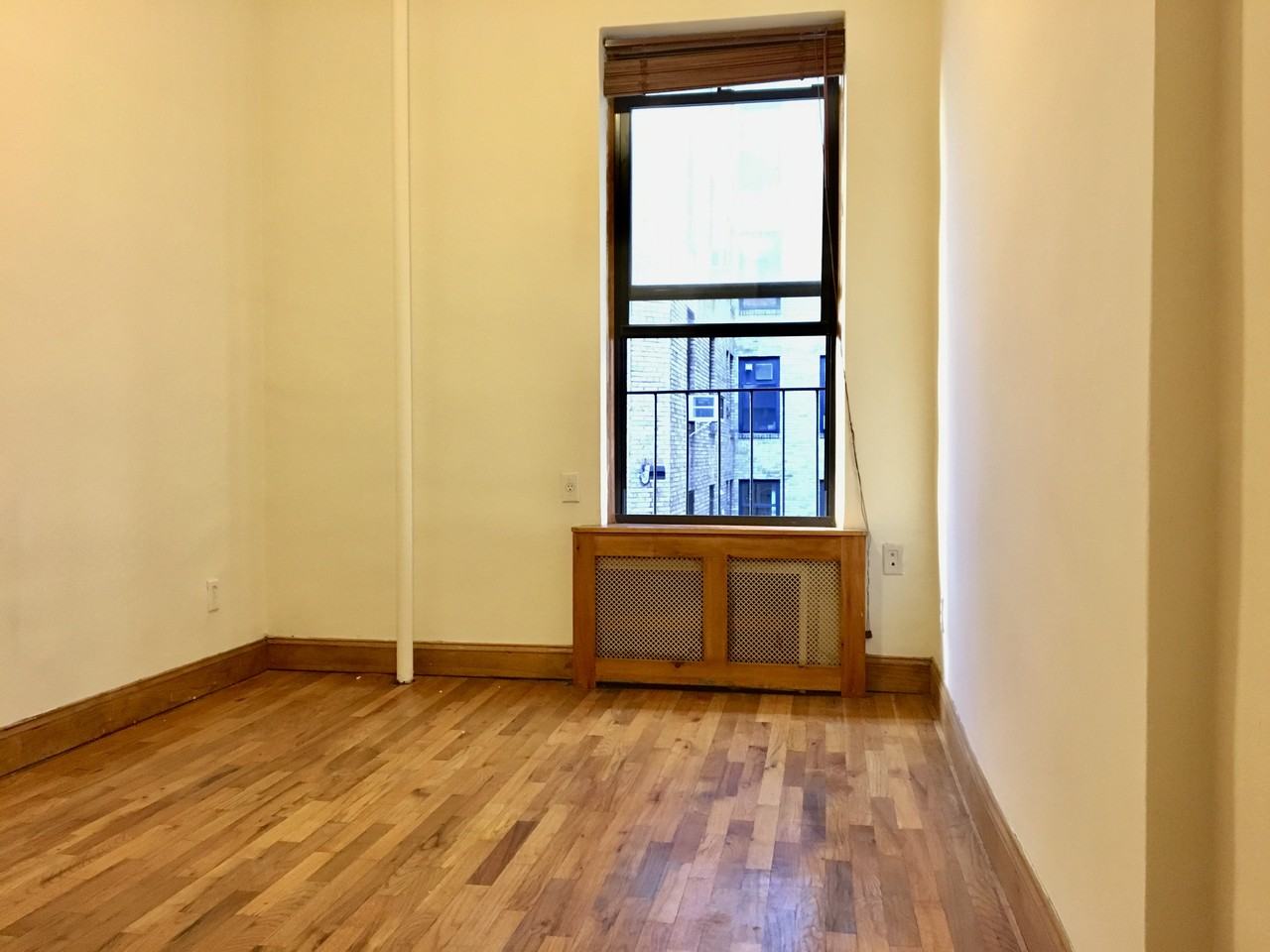 Broadway & W 85th St #MF3