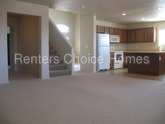 41735 Sunland Dr - Photo 3 of 12