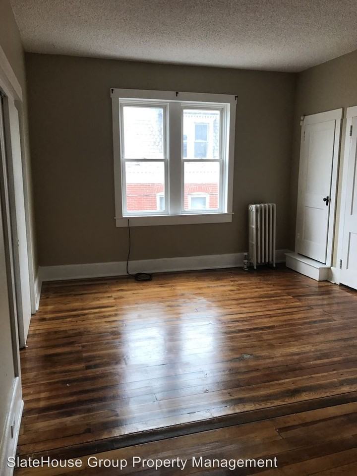139 W Broad St - Photo 2 of 6
