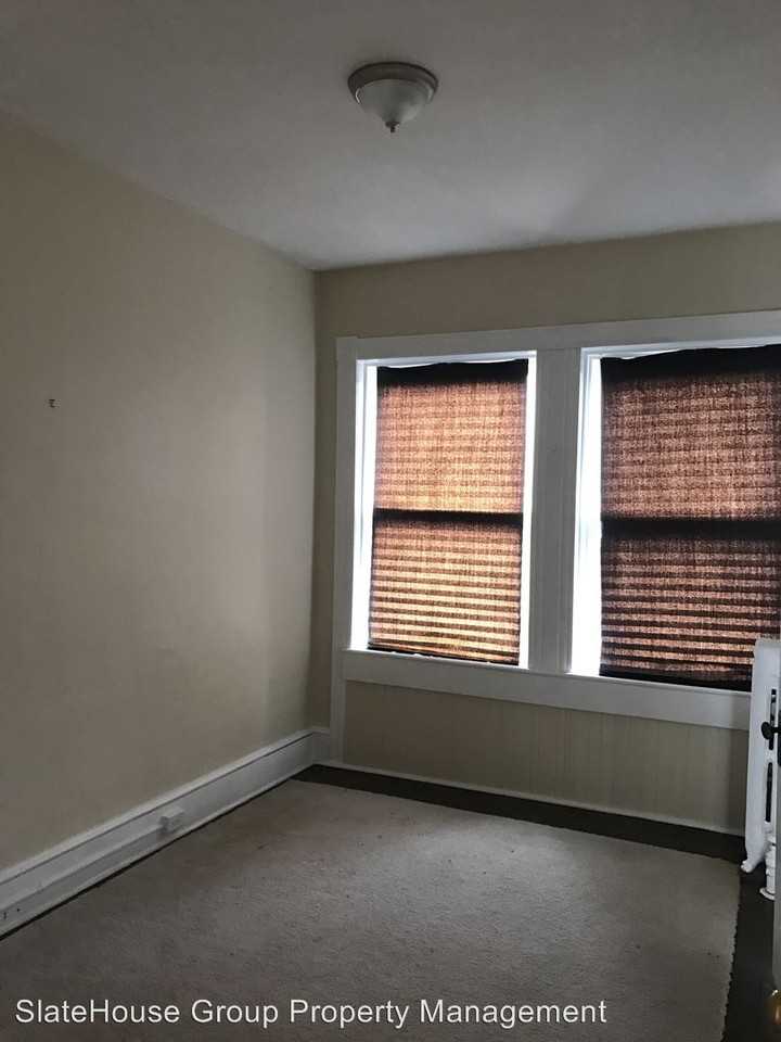 139 W Broad St - Photo 3 of 6