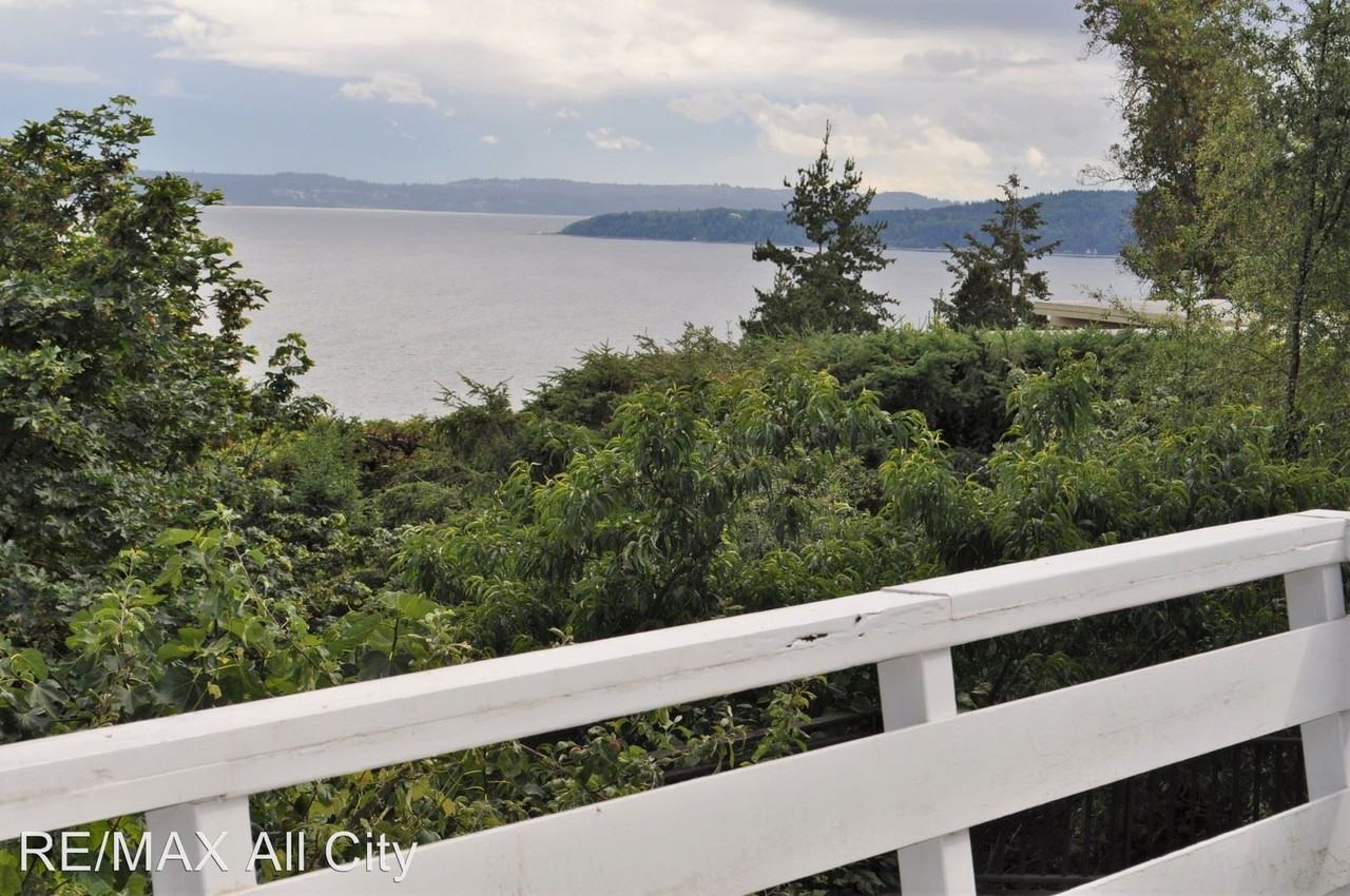 17055 16th Ave SW - Photo 2 of 22