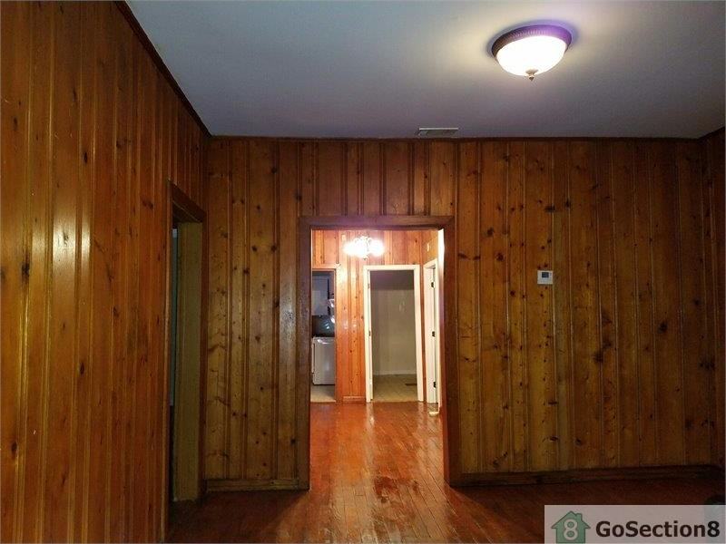 214 Chandler St - Photo 2 of 12