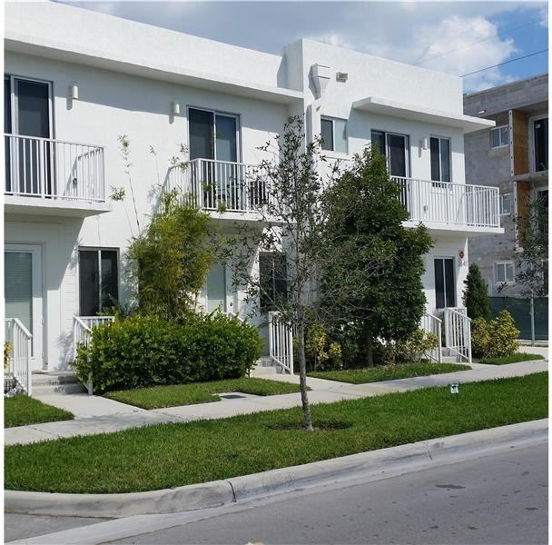 2641 NE 212th St - Photo 2 of 13