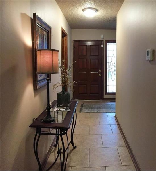 714 Martin Cir - Photo 2 of 9