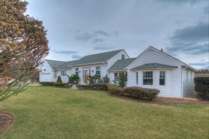 76 Dune Rd - Photo 2 of 13