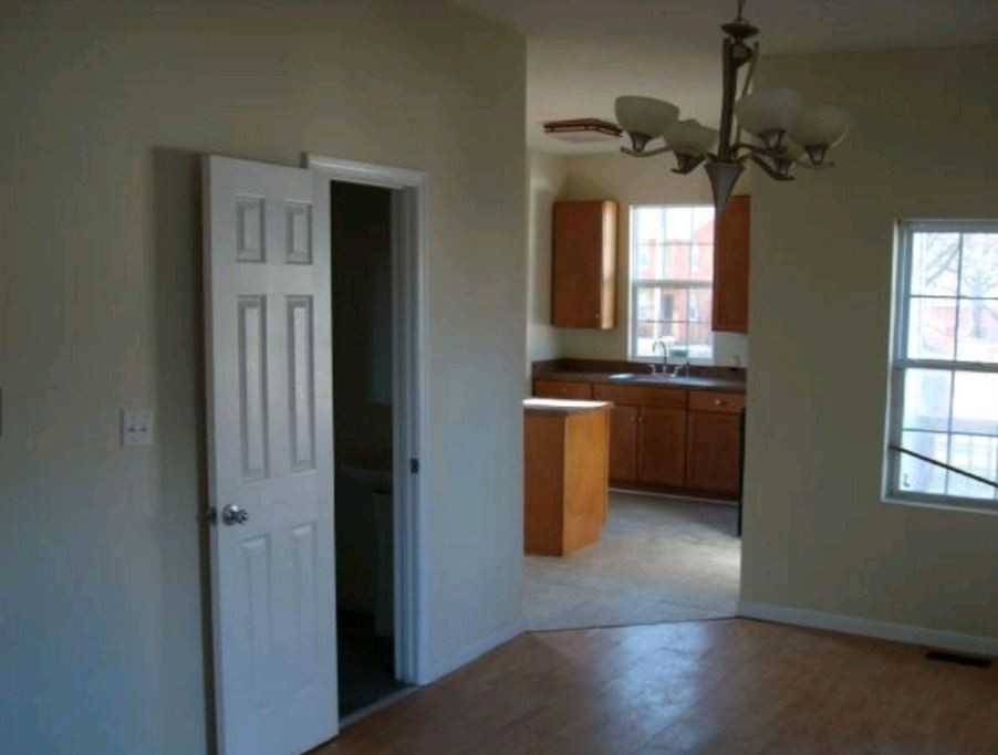 1120 N 20th St - Photo 3 of 4