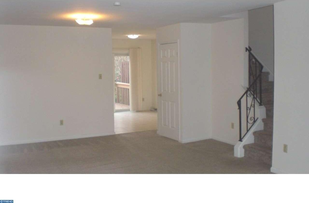247 Lawndale Ave - Photo 3 of 8