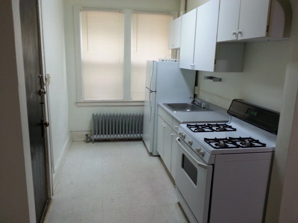 Van-Lyon Apartments - Photo 3 of 13