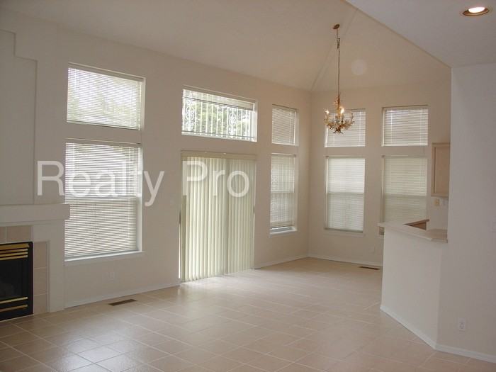 1419 Canyon Rim Dr NE - Photo 2 of 28