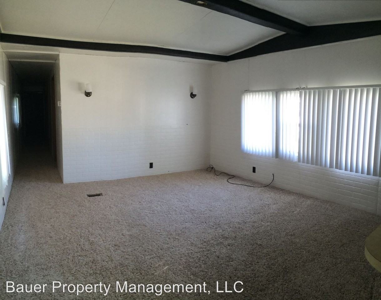 209 SW 4th St - Photo 3 of 6