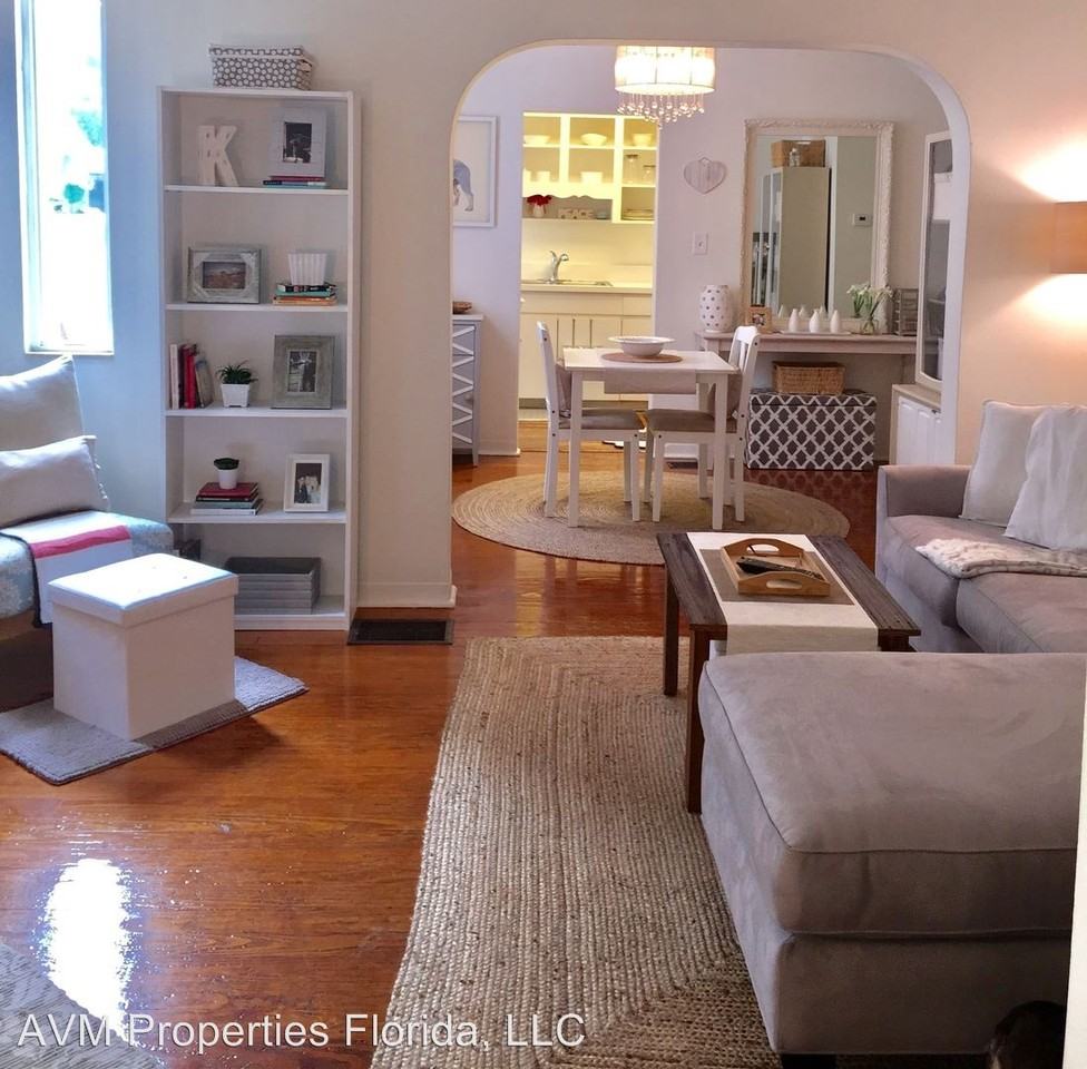 3214-3218 W Santiago St - Photo 2 of 8