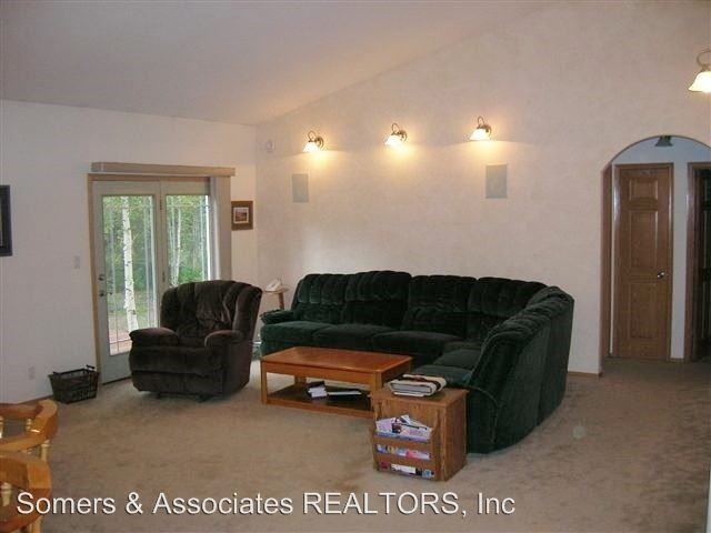 2140 Waxwing Ct - Photo 3 of 7