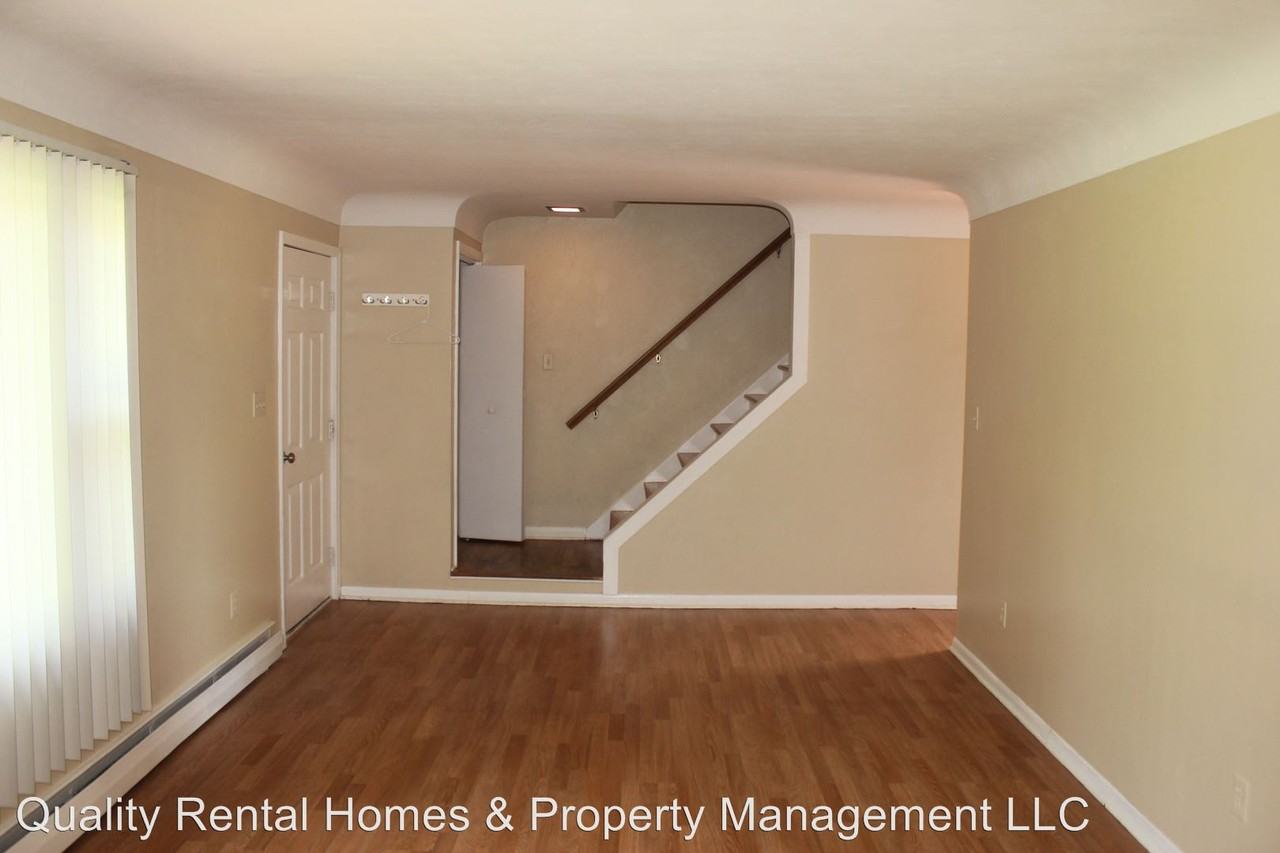 1081 Arapaho Dr - Photo 3 of 15