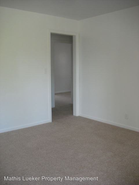 321 W 18th St - Photo 2 of 8