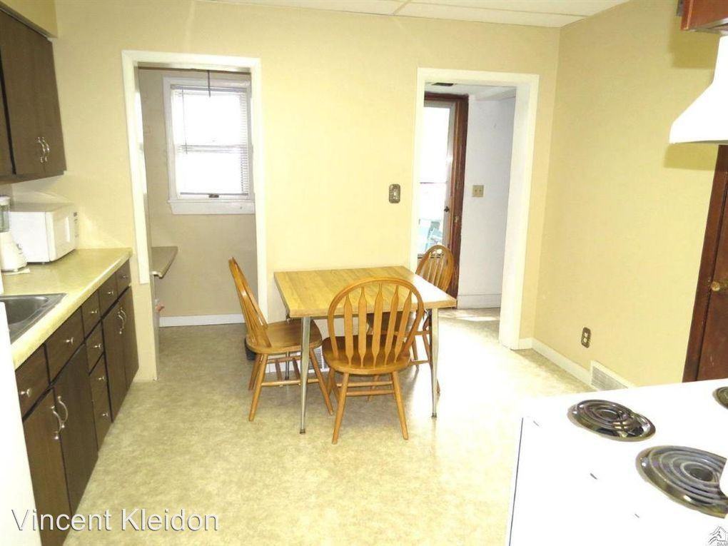 9226 Meadow St - Photo 3 of 8