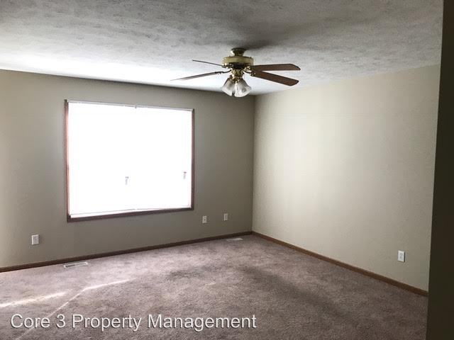 106 Crossing Dr - Photo 2 of 12