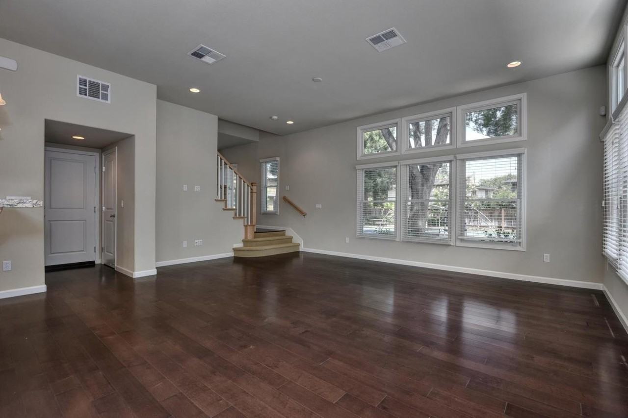 4241 Cashel St - Photo 3 of 16