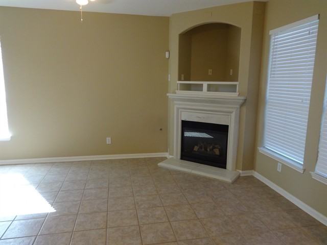 411 Cedar Point Dr - Photo 3 of 17