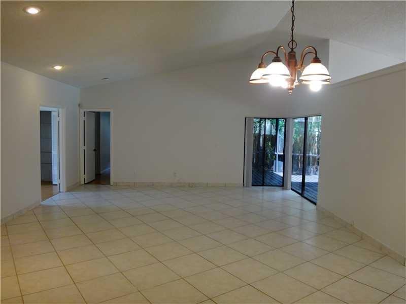 5790 SW 88th Ave - Photo 3 of 8