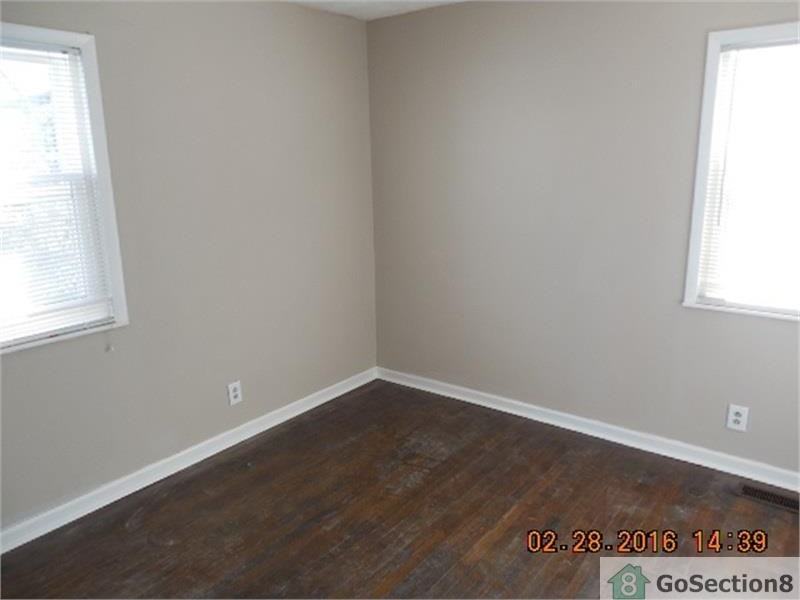 2221 33rd Ave N - Photo 3 of 9