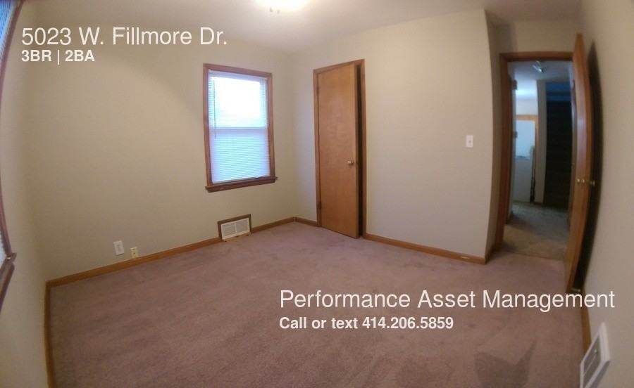 5023 W Fillmore Dr - Photo 2 of 9