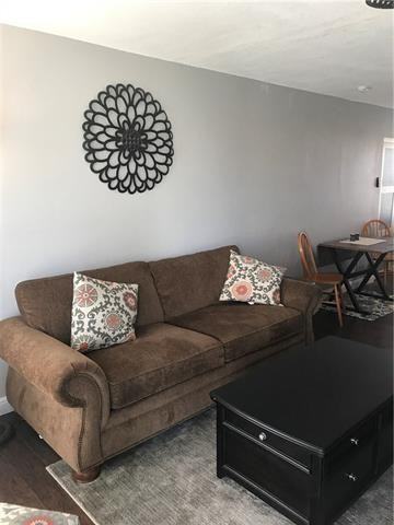 708 Oak Dr - Photo 3 of 17