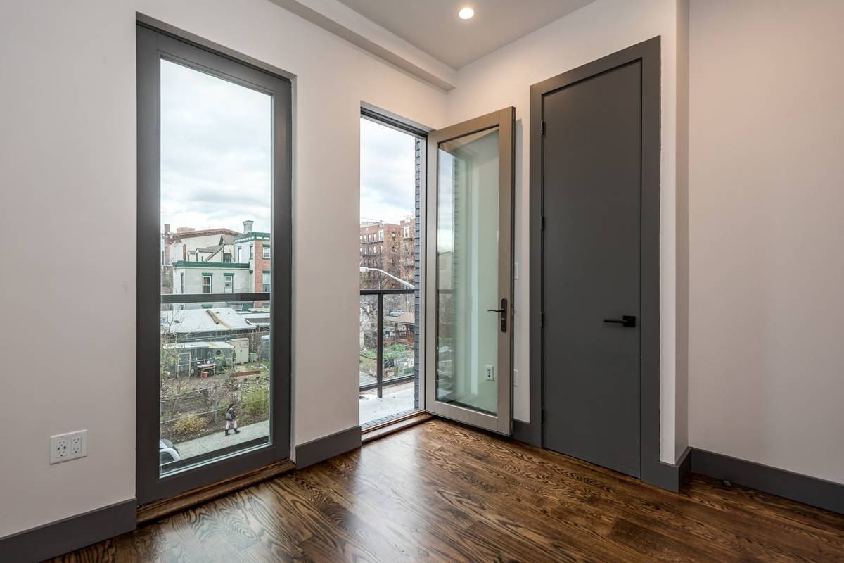 836 Dekalb Avenue - Photo 2 of 9