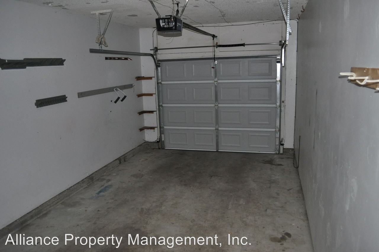 1915 Crescent Dr - Photo 3 of 27