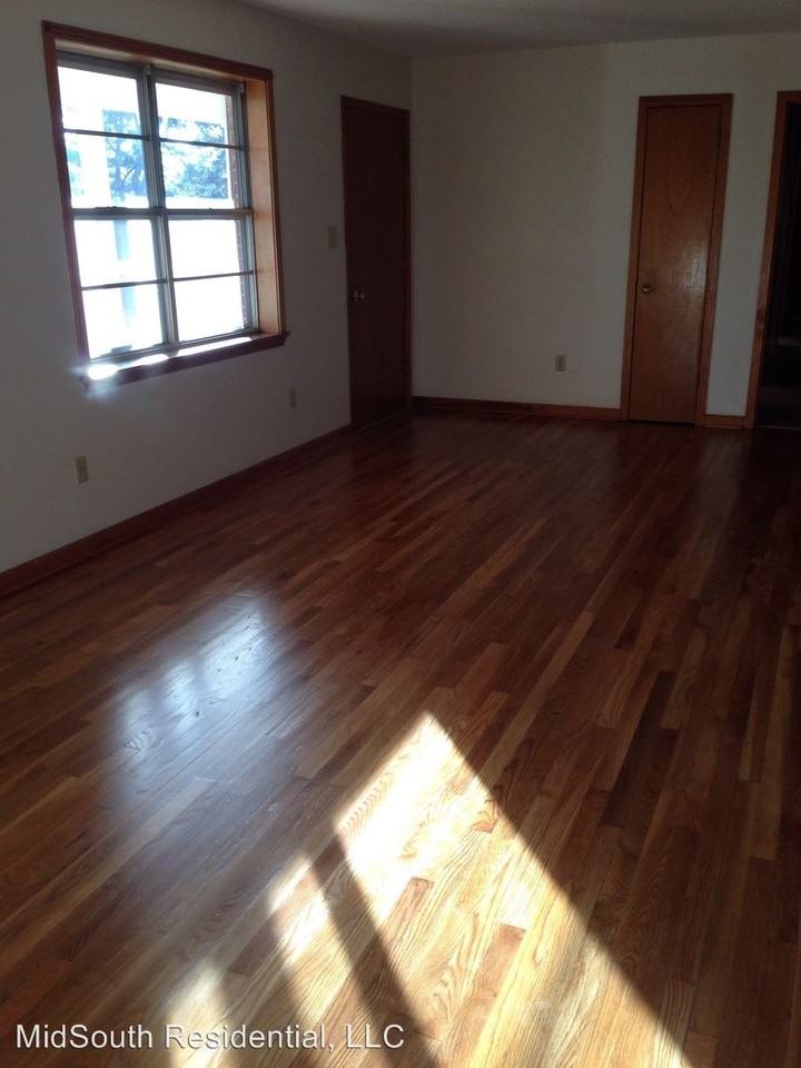 715 Ray Bluff Rd - Photo 2 of 8