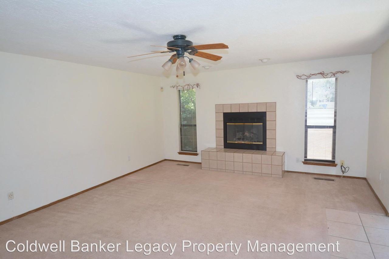 850 Southeast Cir NW - Photo 3 of 20