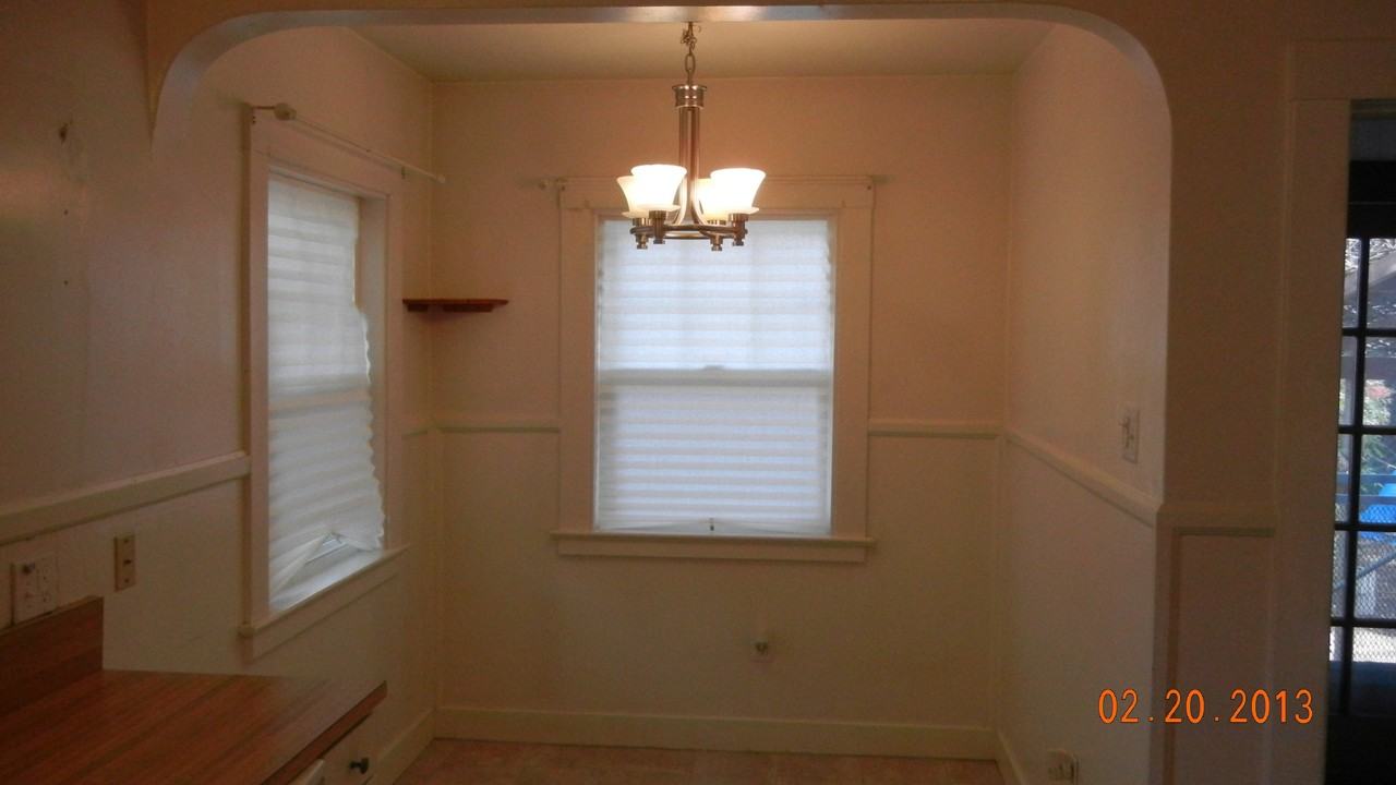 591 N Dora St - Photo 3 of 10