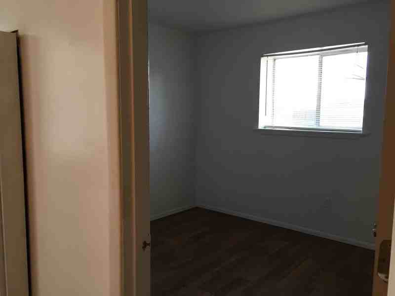 407 6th St - Photo 2 of 6