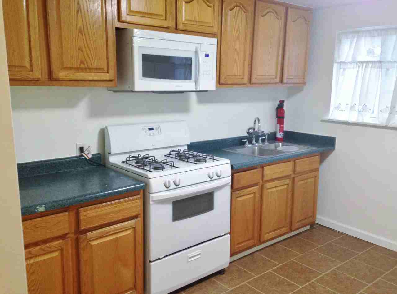 425 Dover St - Photo 2 of 12