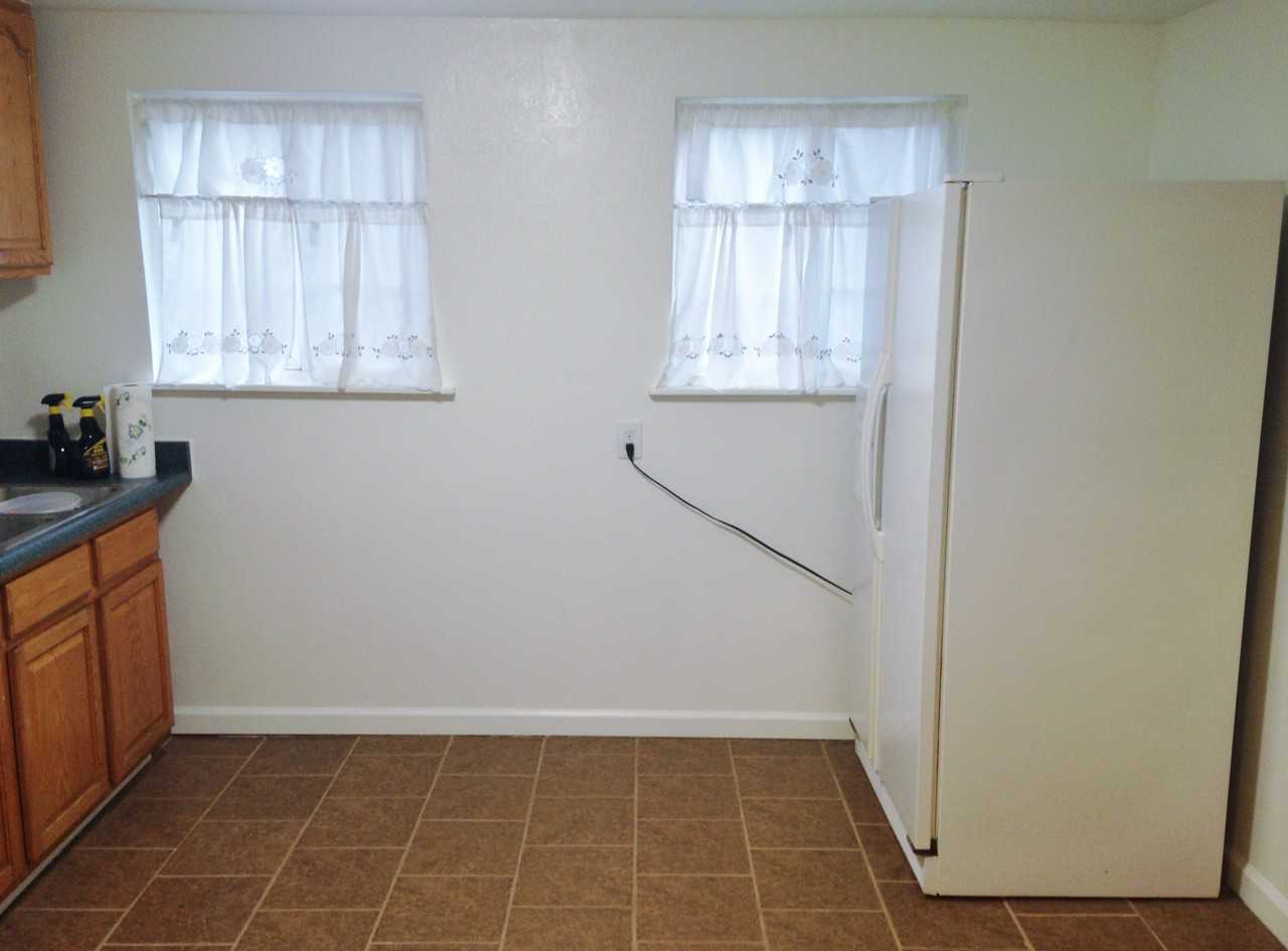 425 Dover St - Photo 3 of 12