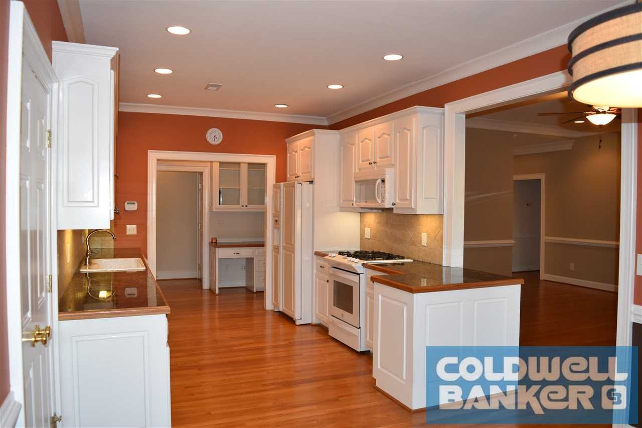 488 Cove Pointe Drive - Photo 3 of 12