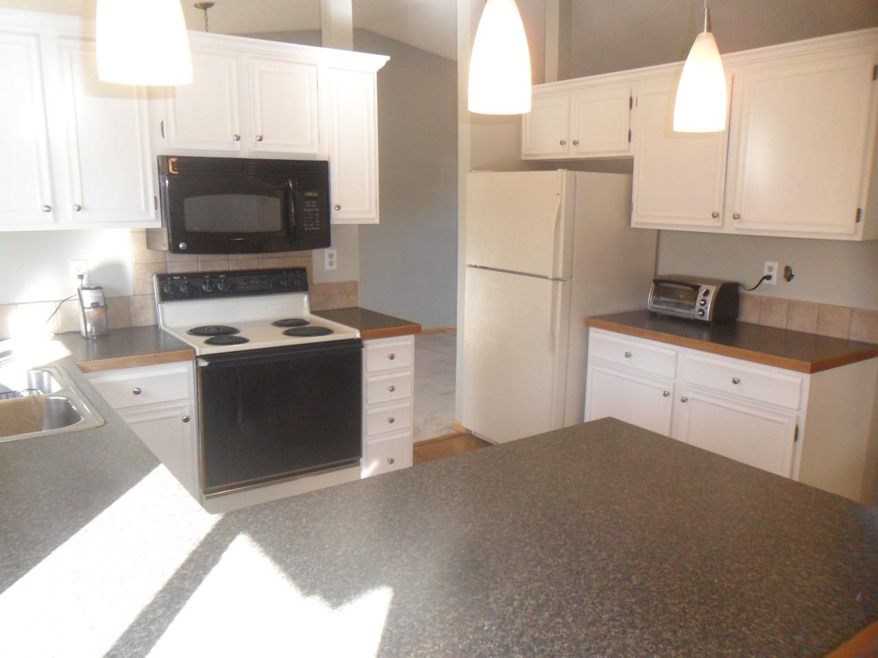 3007 Eindborough Dr - Photo 3 of 12