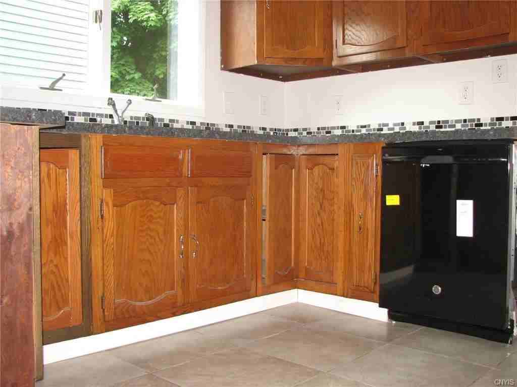 204 Case St - Photo 2 of 18