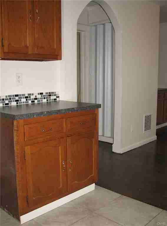 204 Case St - Photo 3 of 18