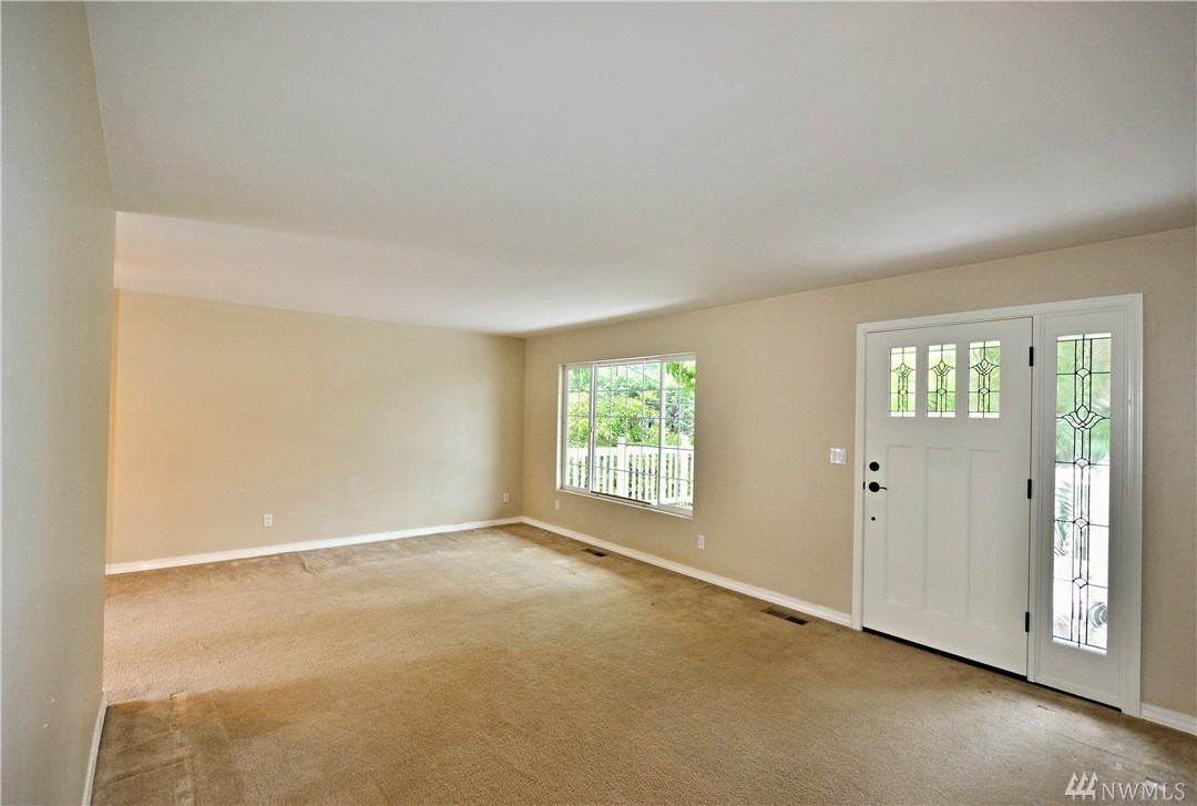 15812 Juanita Dr NE - Photo 3 of 22