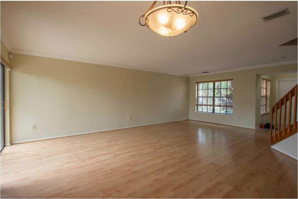 22331 Sands Point Dr - Photo 3 of 8