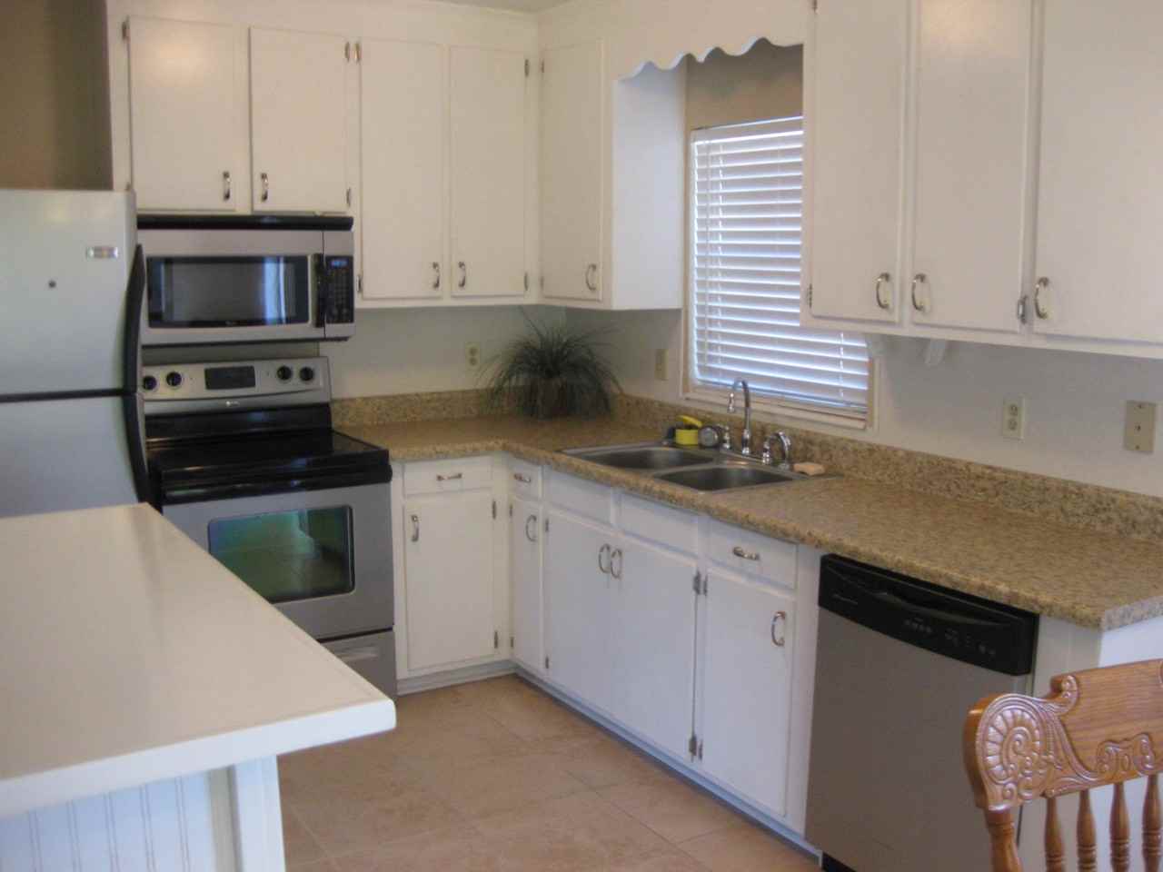 612 Lisbon Ave - Photo 2 of 10