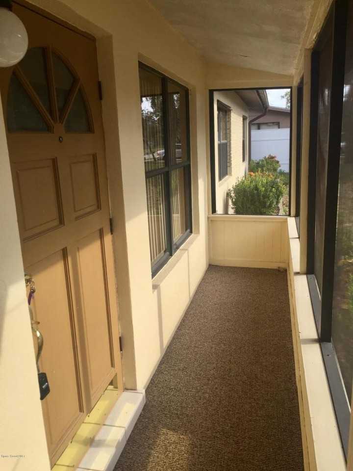 1220 Overlook Terrace - Photo 3 of 11