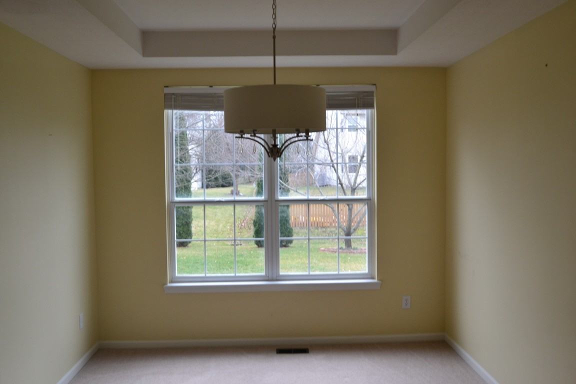 5271 Ivy Hill Dr - Photo 3 of 15