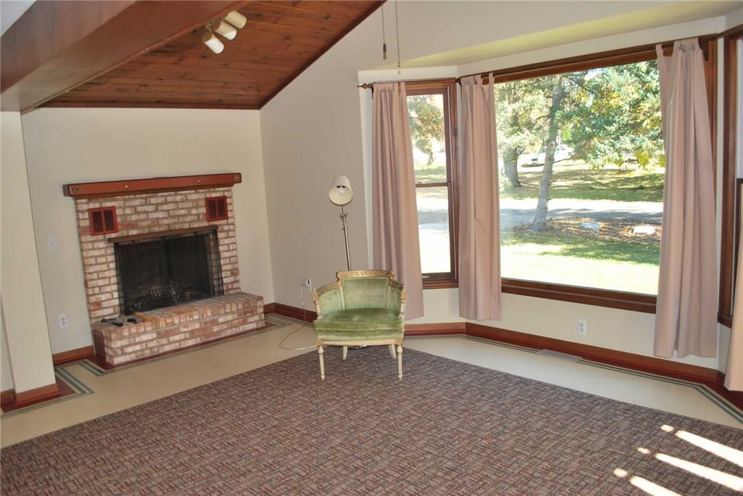 4855 Lindholm Dr - Photo 3 of 38