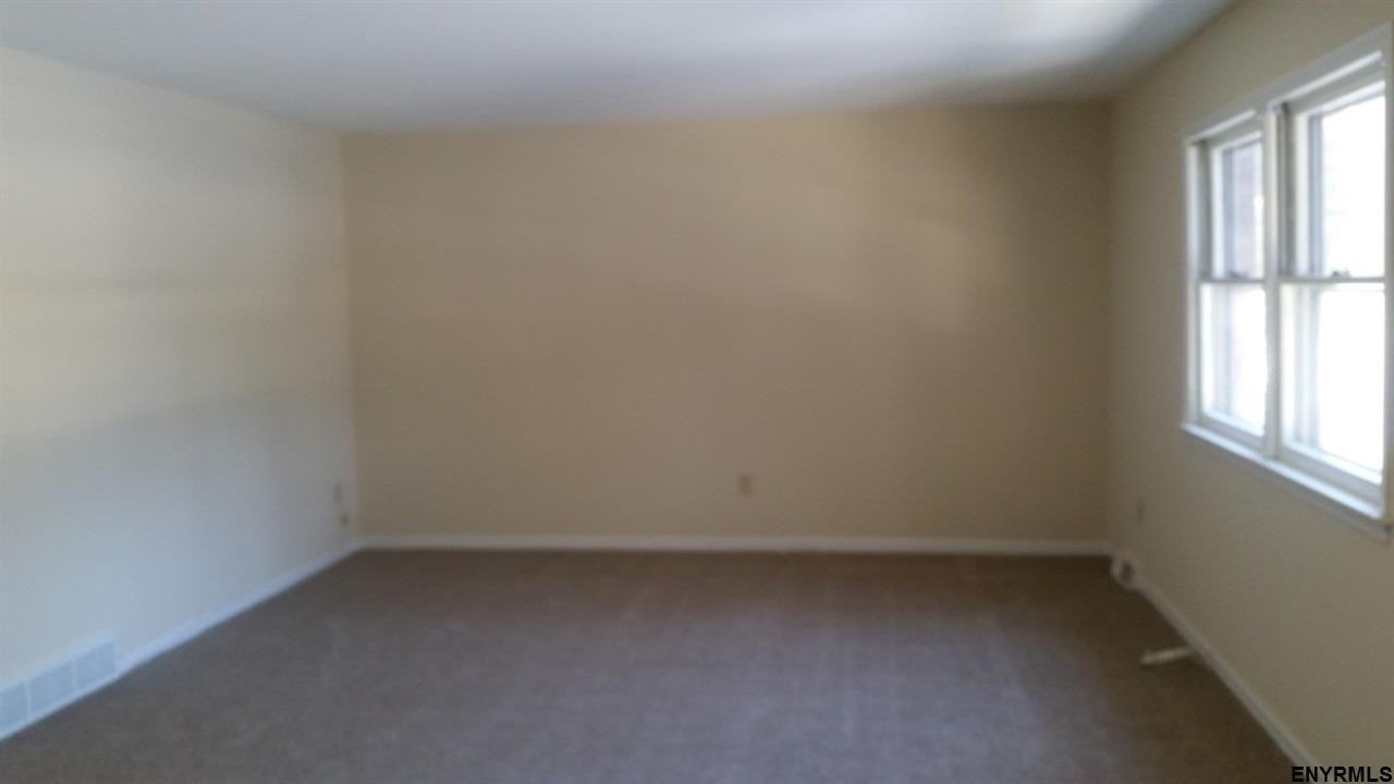 48-50 Ableman Ave - Photo 3 of 25