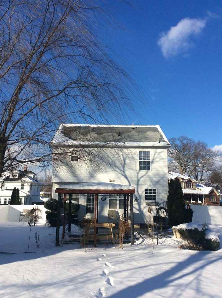 121 Walnut Ave - Photo 2 of 10
