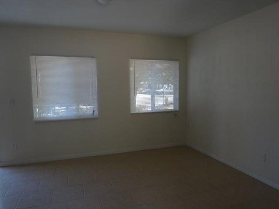 701 Pennsylvania Ave - Photo 2 of 14