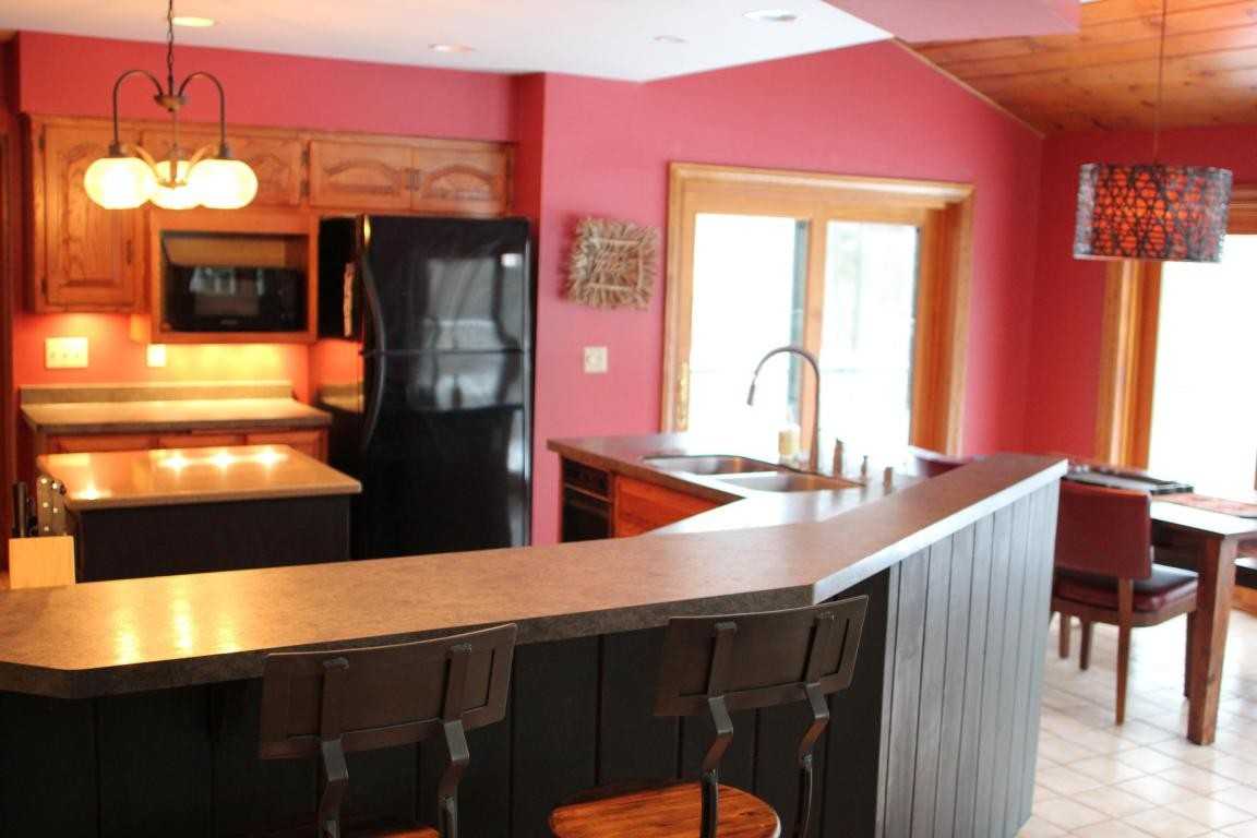 370 Pheasant Run - Photo 2 of 19